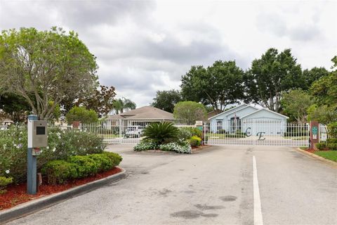 A home in LAKE WALES