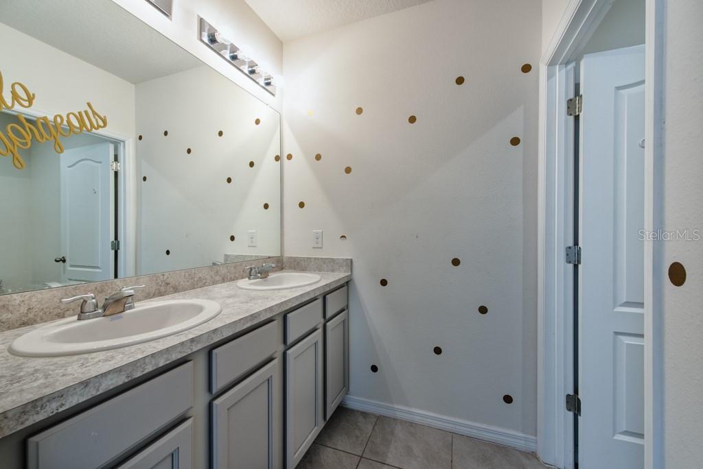 SQUIRES GROVE - Residential