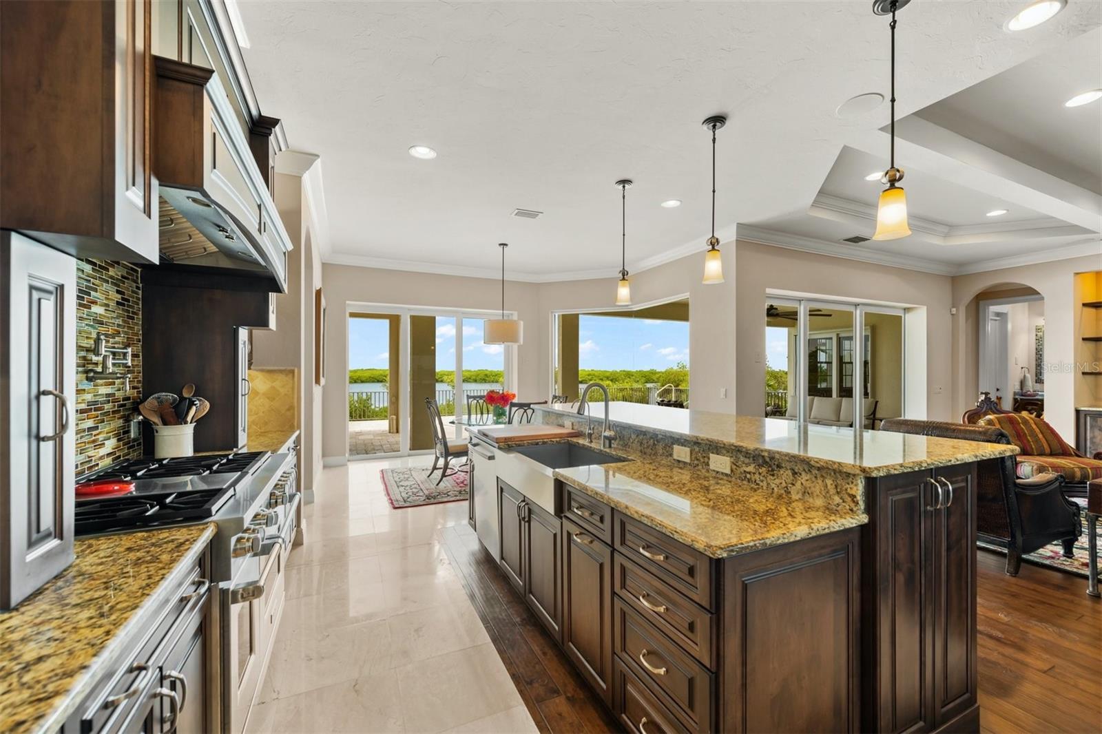 MANGROVE POINT - Residential