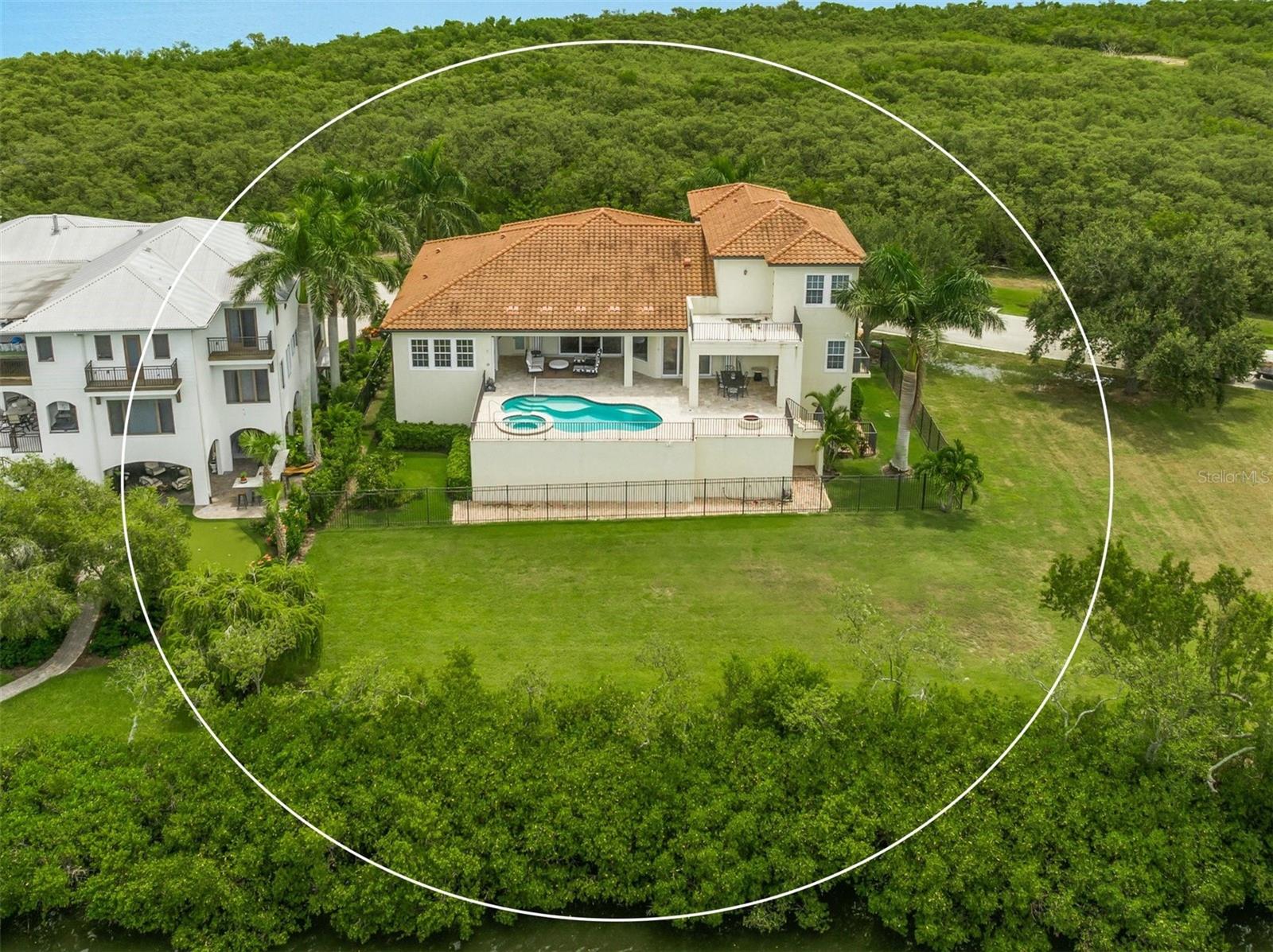 MANGROVE POINT - Residential