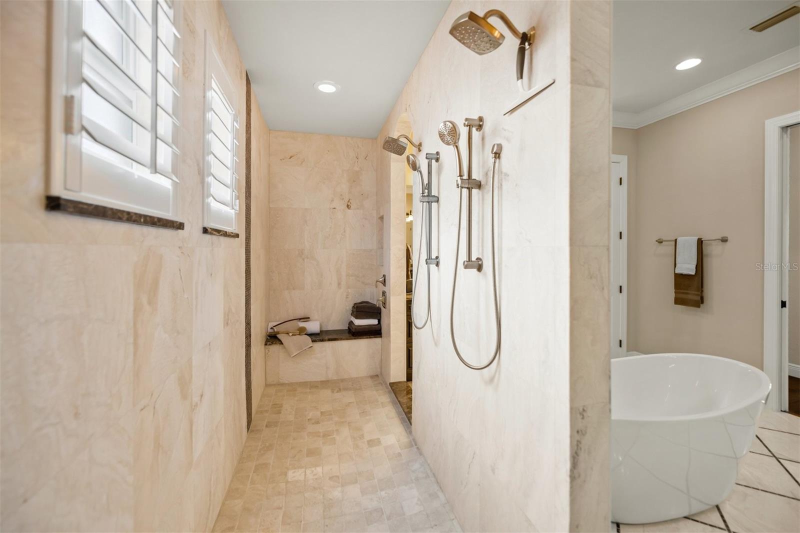 MANGROVE POINT - Residential