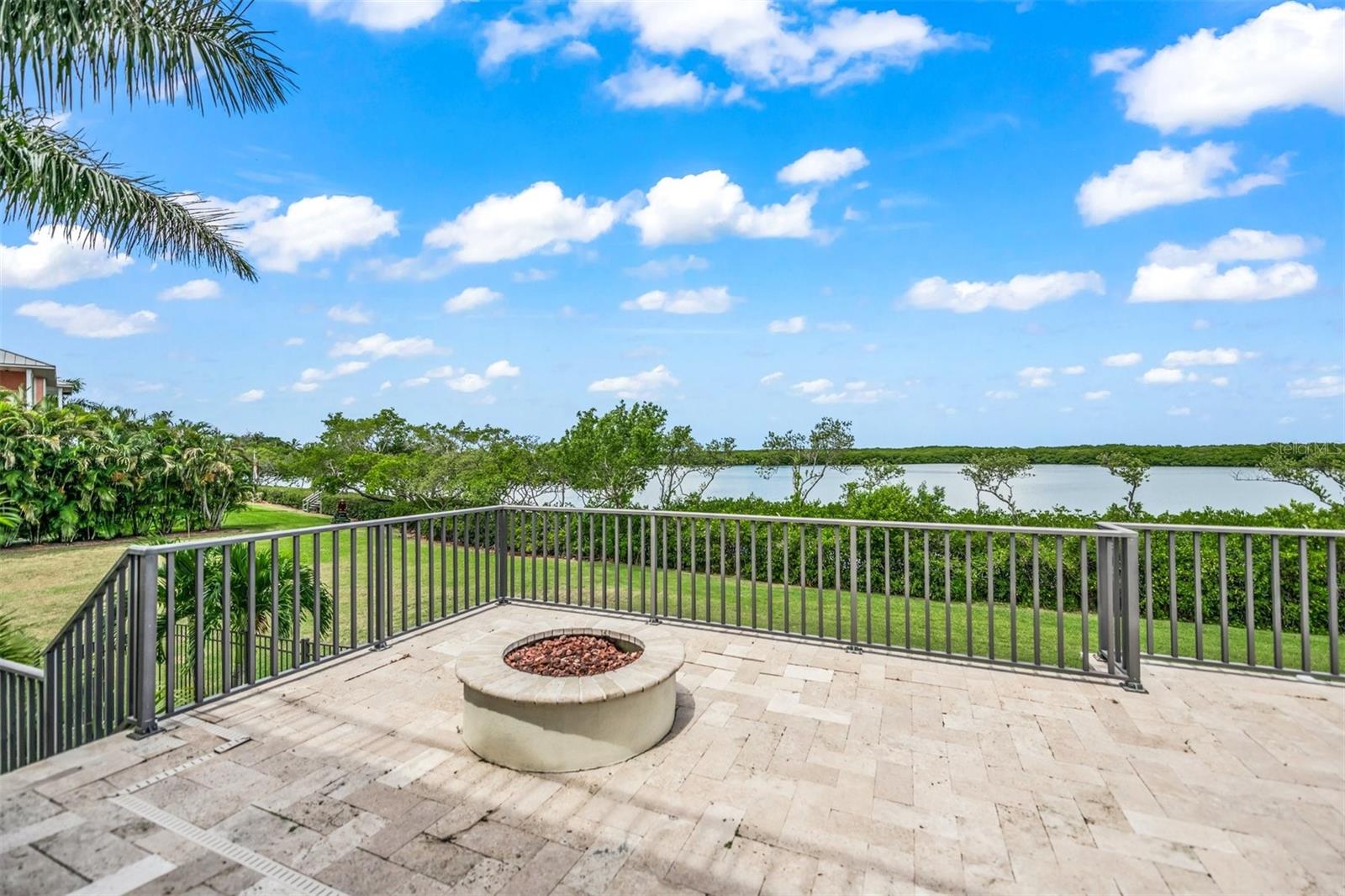 MANGROVE POINT - Residential