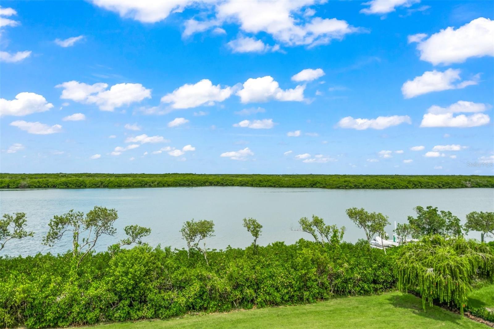 MANGROVE POINT - Residential