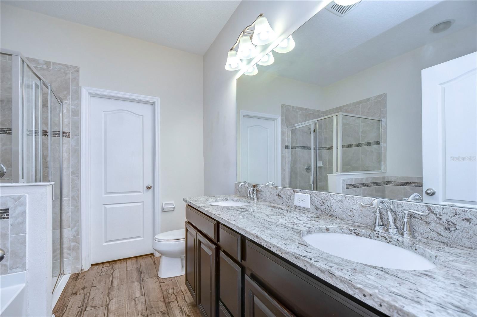 BROADWAY CENTRE TWNHMS - Residential