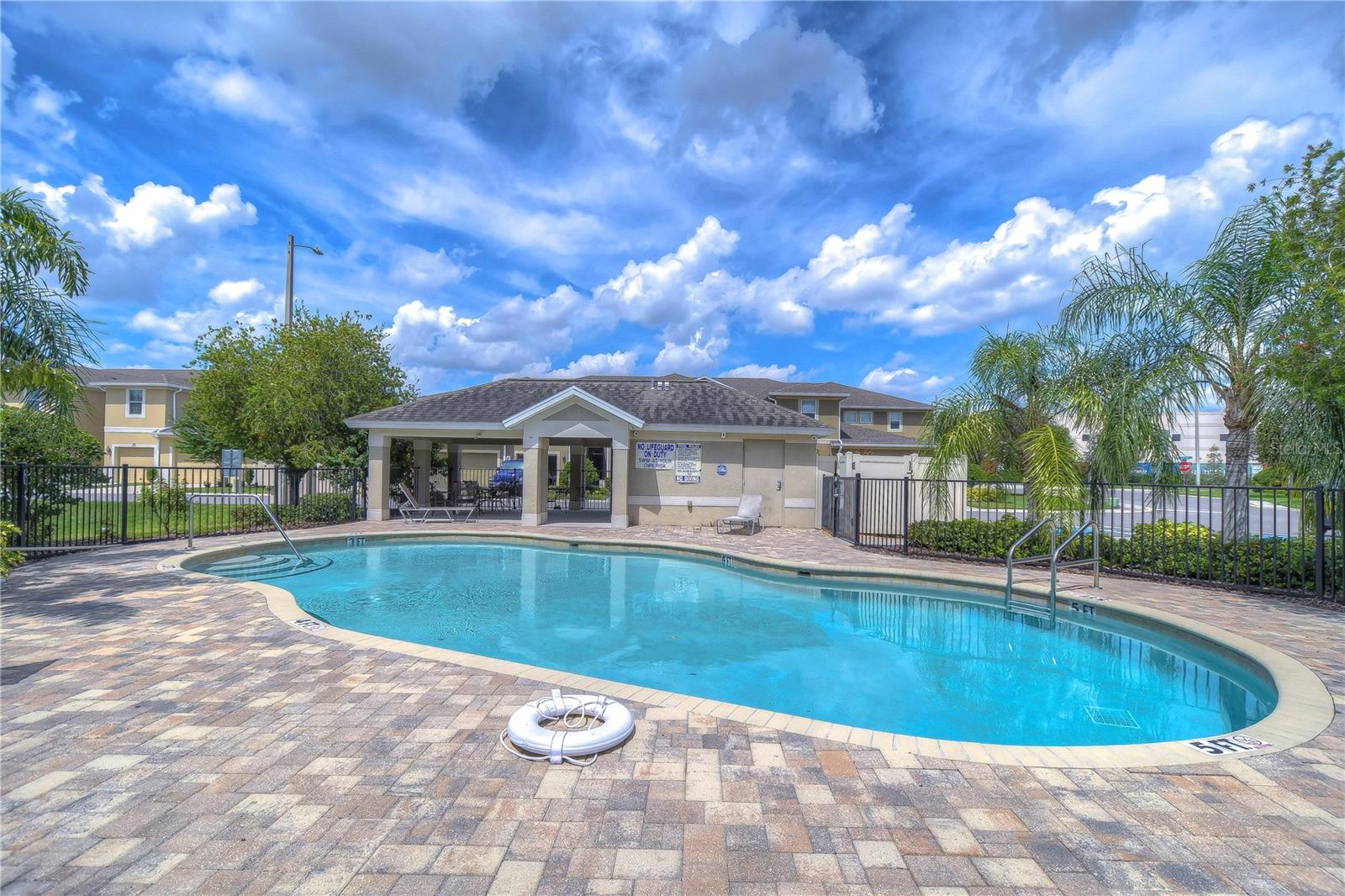 BROADWAY CENTRE TWNHMS - Residential