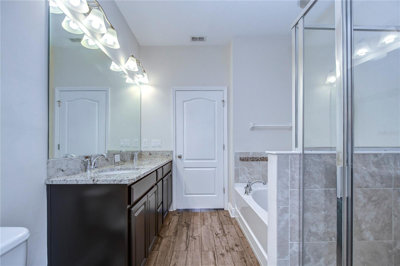 BROADWAY CENTRE TWNHMS - Residential