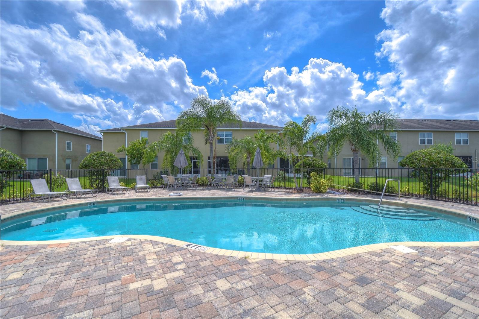 BROADWAY CENTRE TWNHMS - Residential