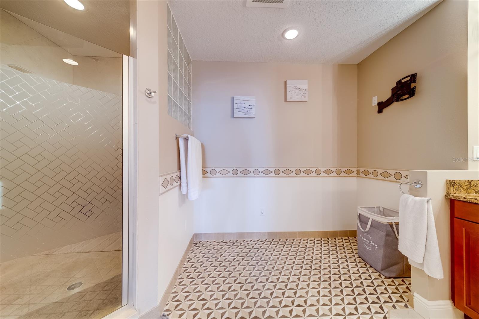 LA BAHIA CONDO - Residential Lease