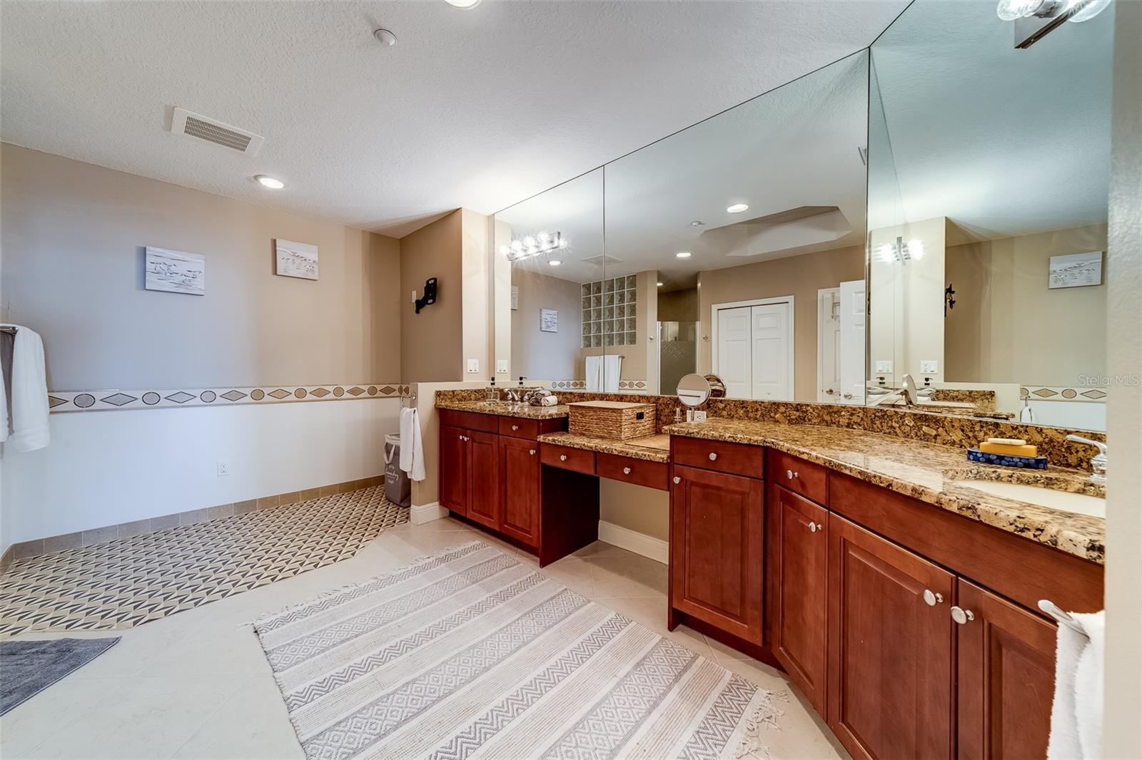 LA BAHIA CONDO - Residential Lease