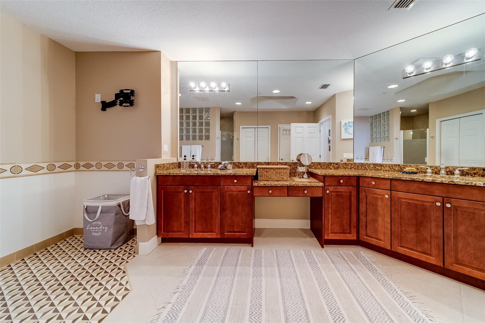 LA BAHIA CONDO - Residential Lease