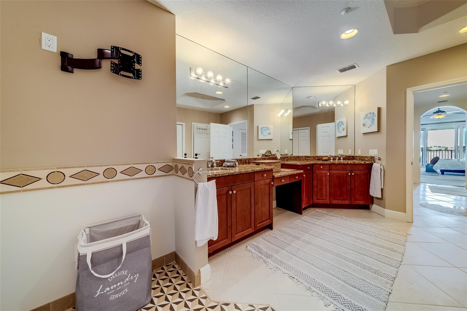 LA BAHIA CONDO - Residential Lease