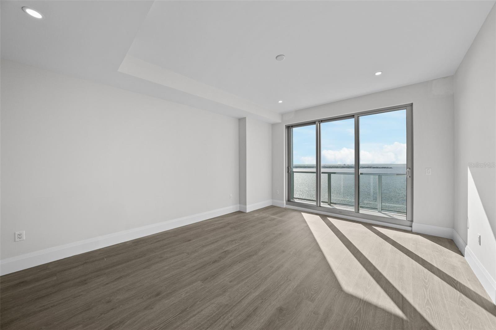 ALTURA BAYSHORE - Residential