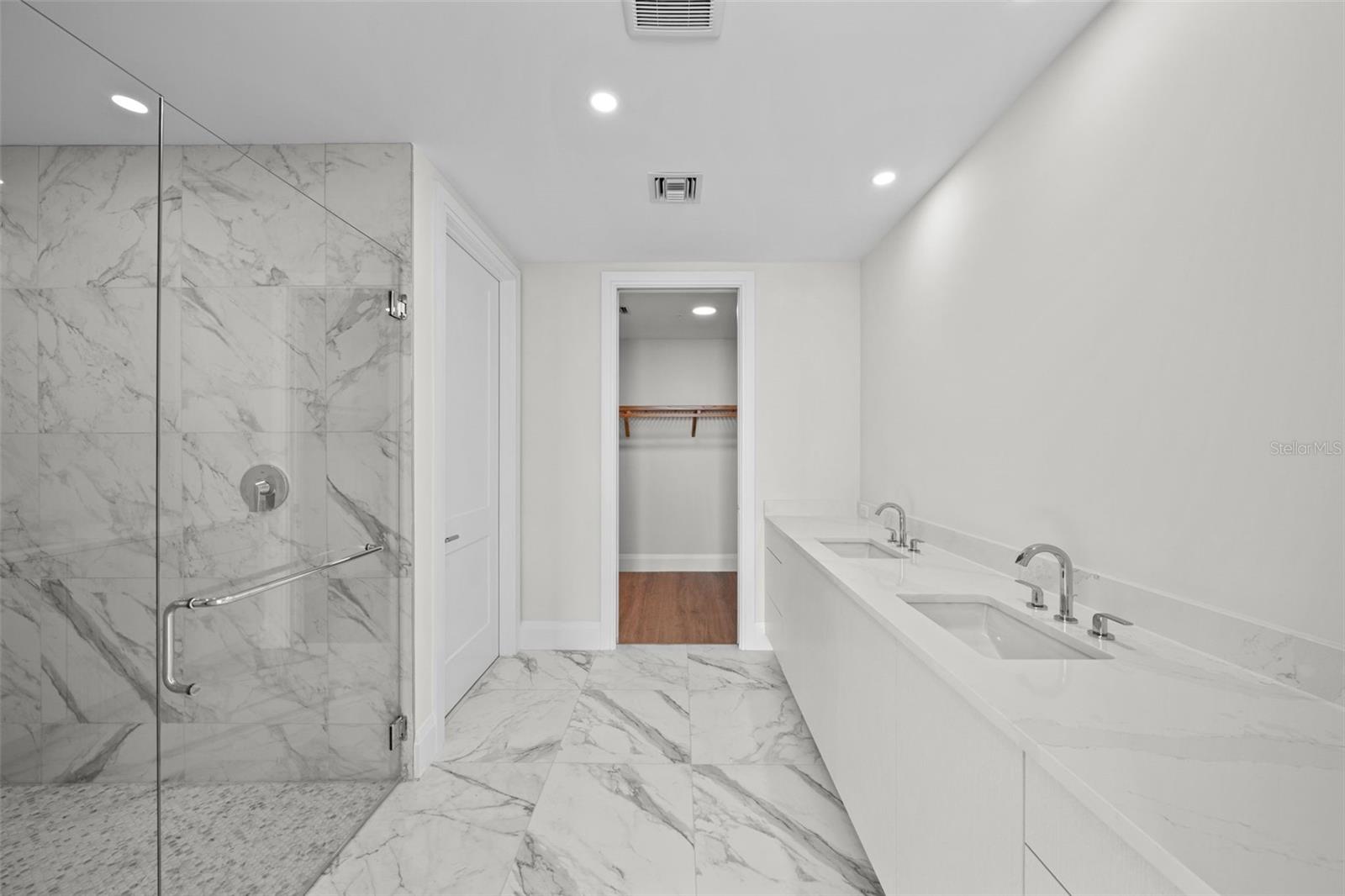 ALTURA BAYSHORE - Residential