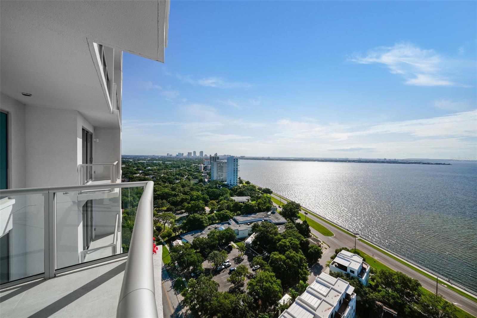 ALTURA BAYSHORE - Residential