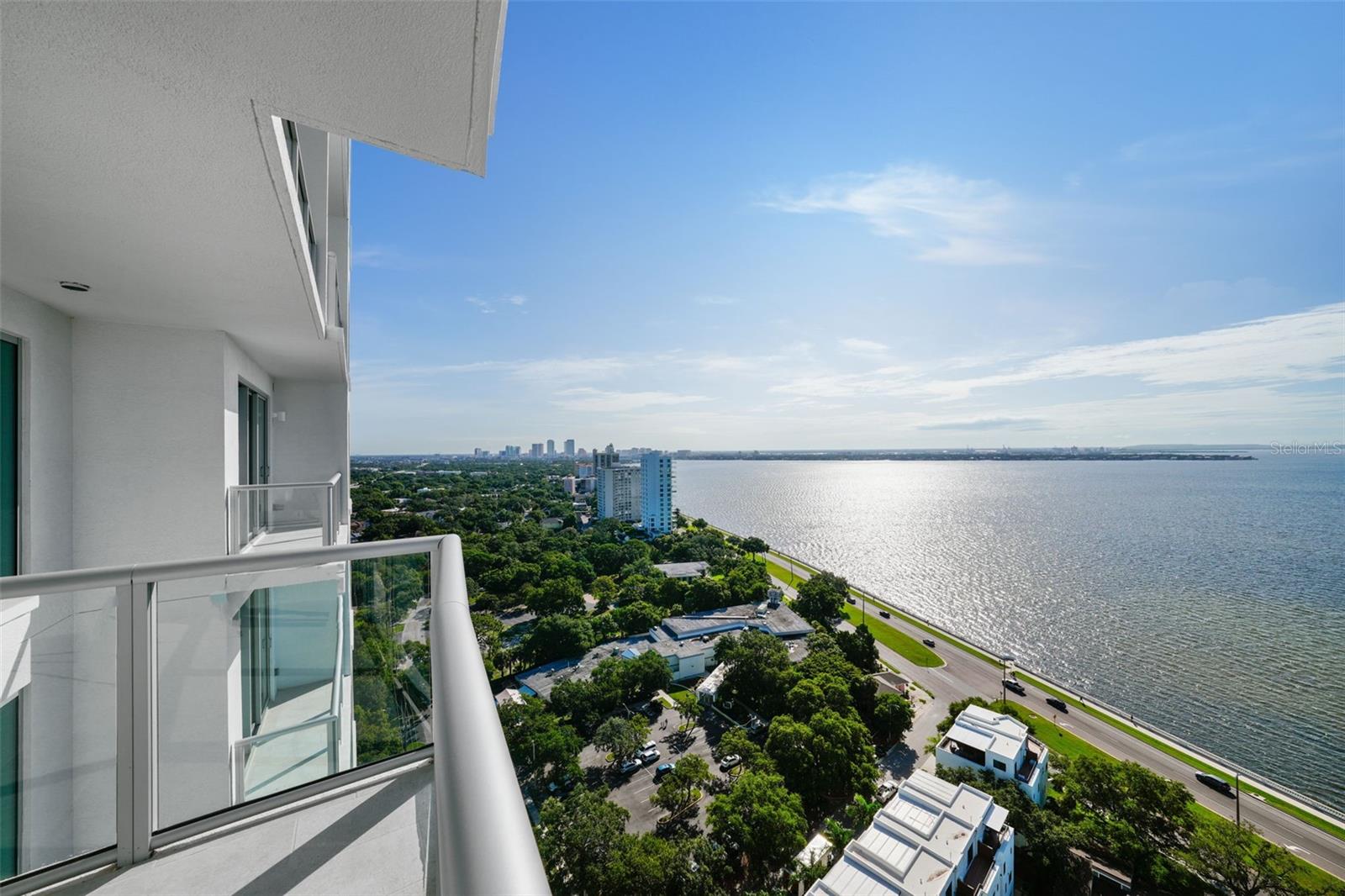 ALTURA BAYSHORE - Residential