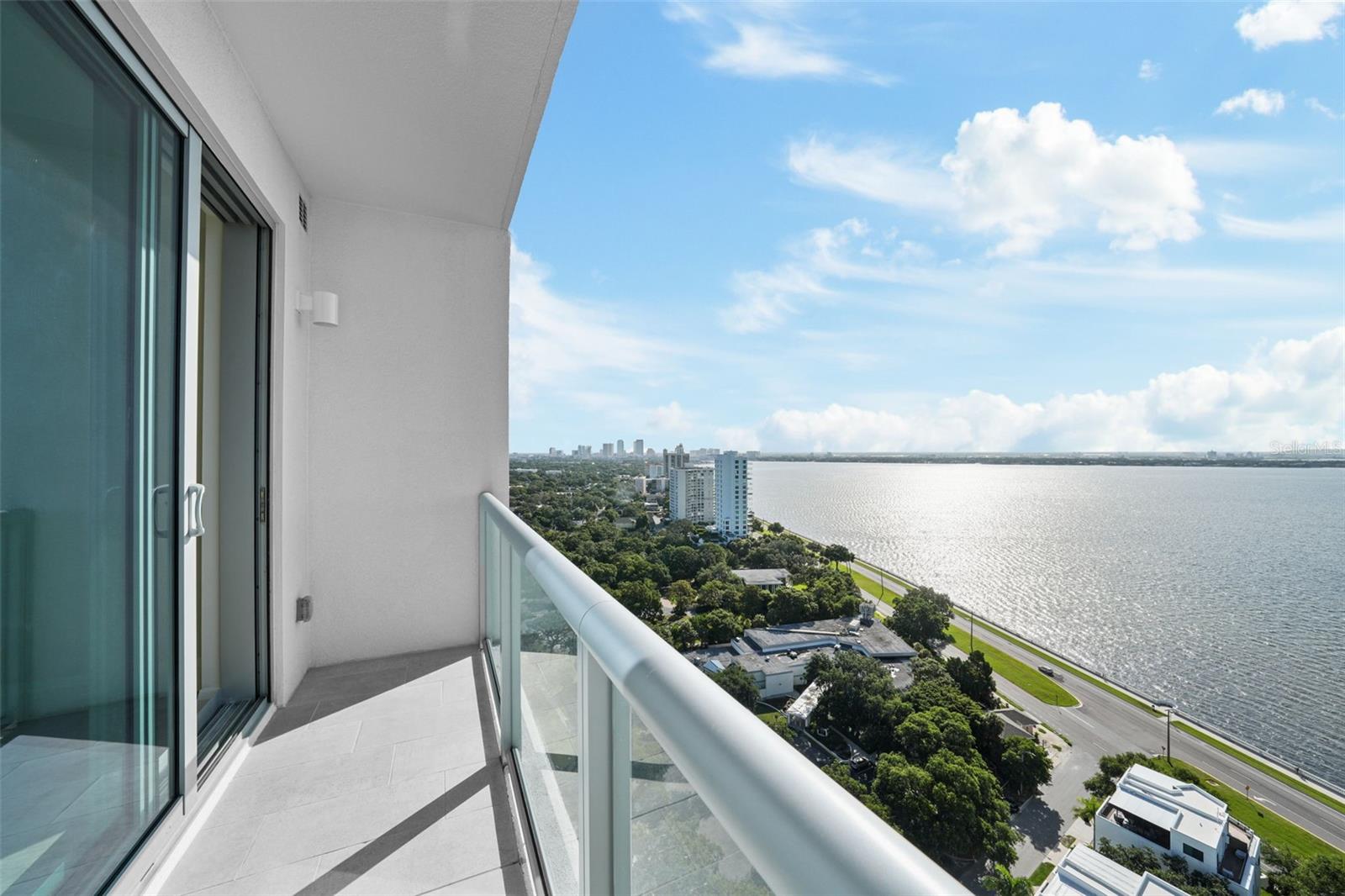 ALTURA BAYSHORE - Residential