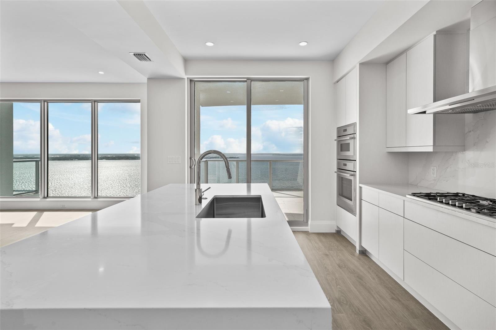 ALTURA BAYSHORE - Residential