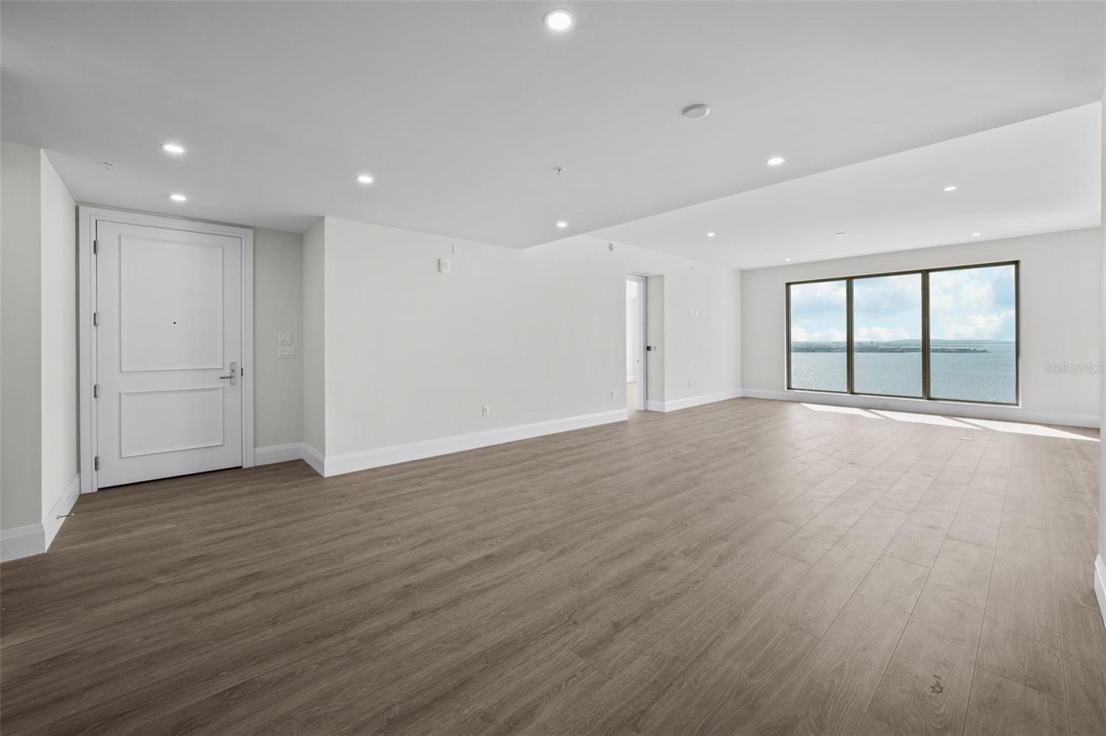 ALTURA BAYSHORE - Residential