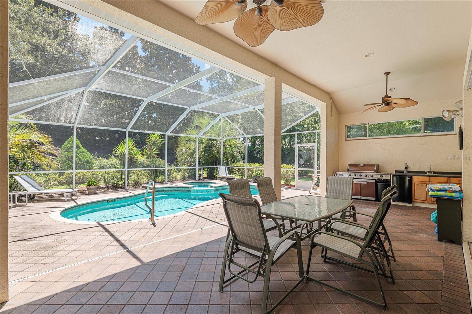 WOODSIDE - Residential