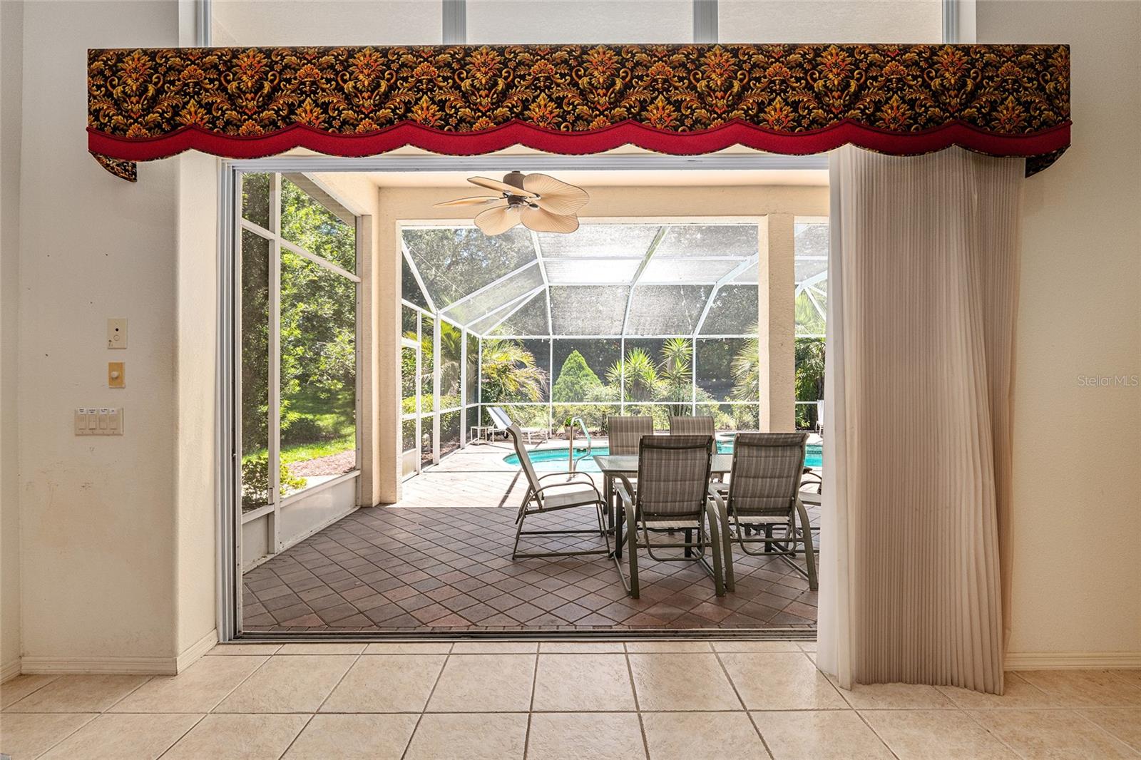 WOODSIDE - Residential