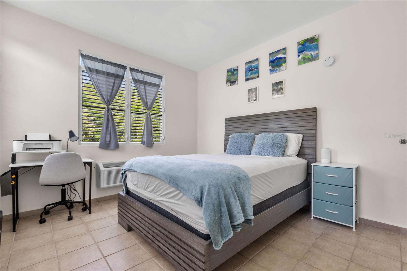 COND HARBOUR LAKES - Residential