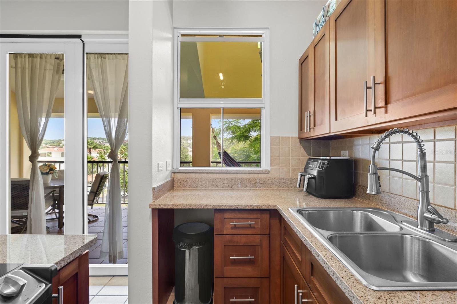 COND HARBOUR LAKES - Residential