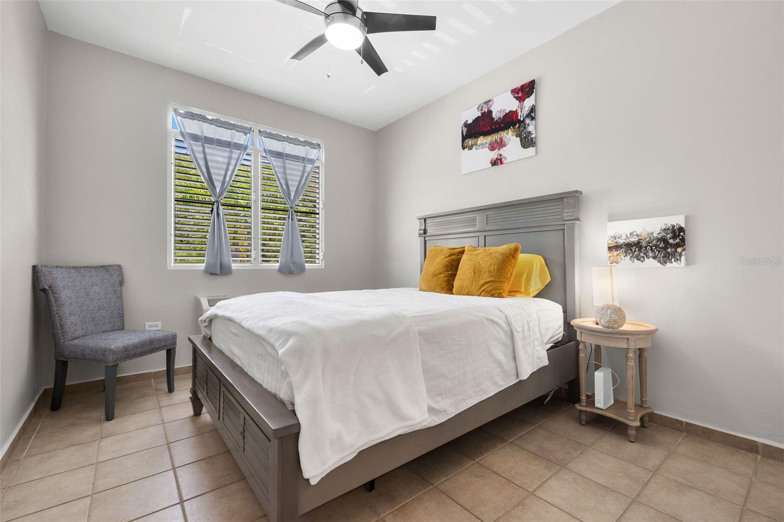 COND HARBOUR LAKES - Residential