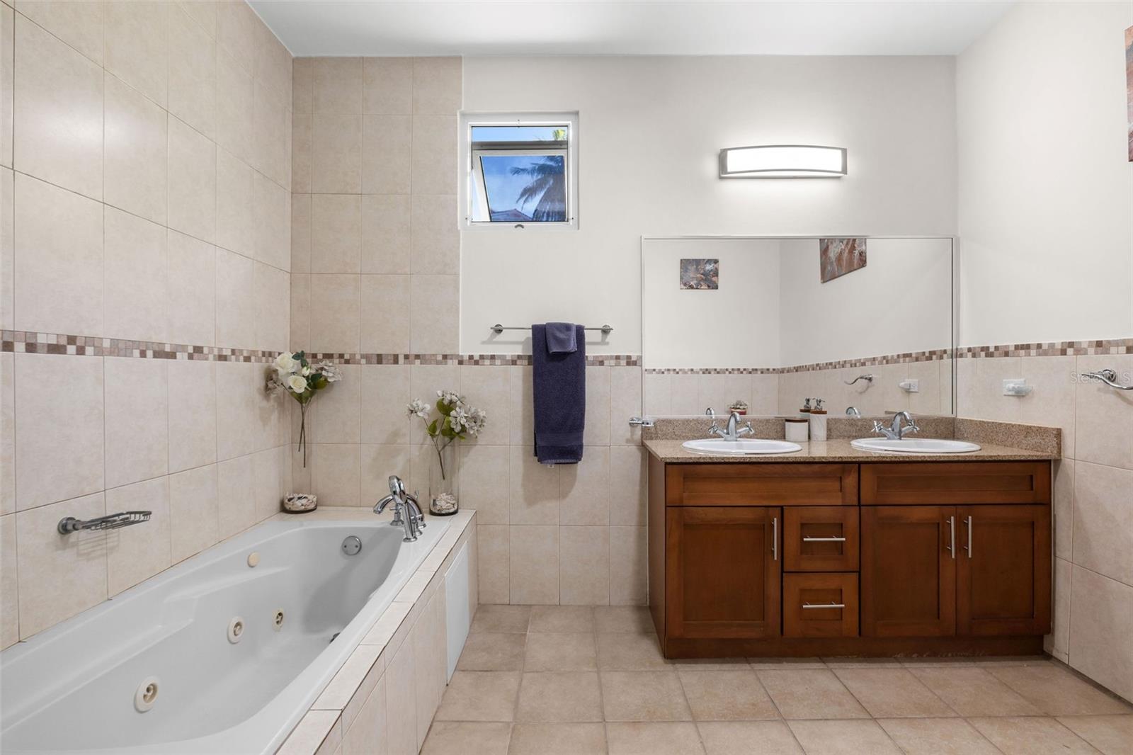 COND HARBOUR LAKES - Residential