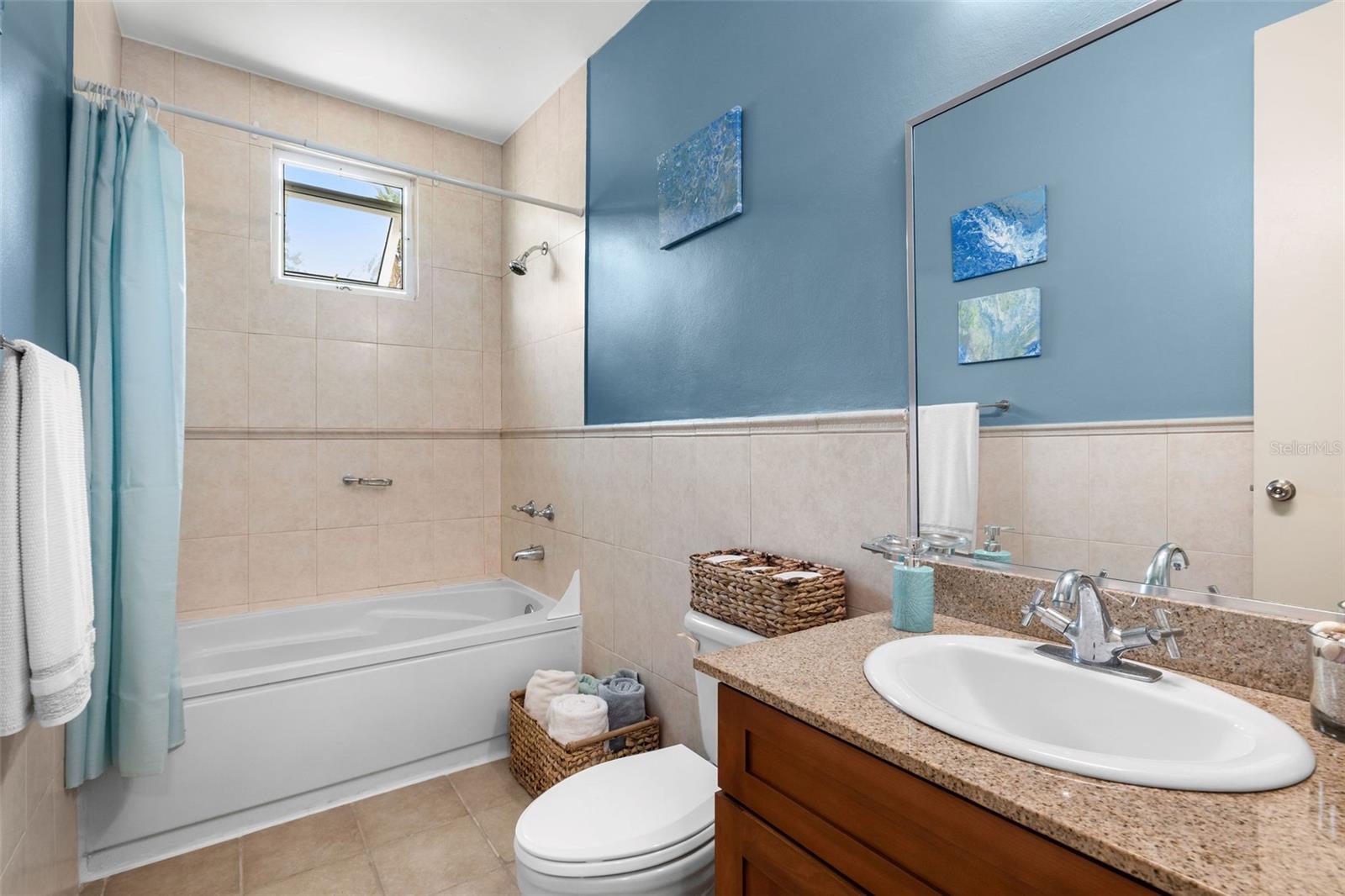 COND HARBOUR LAKES - Residential