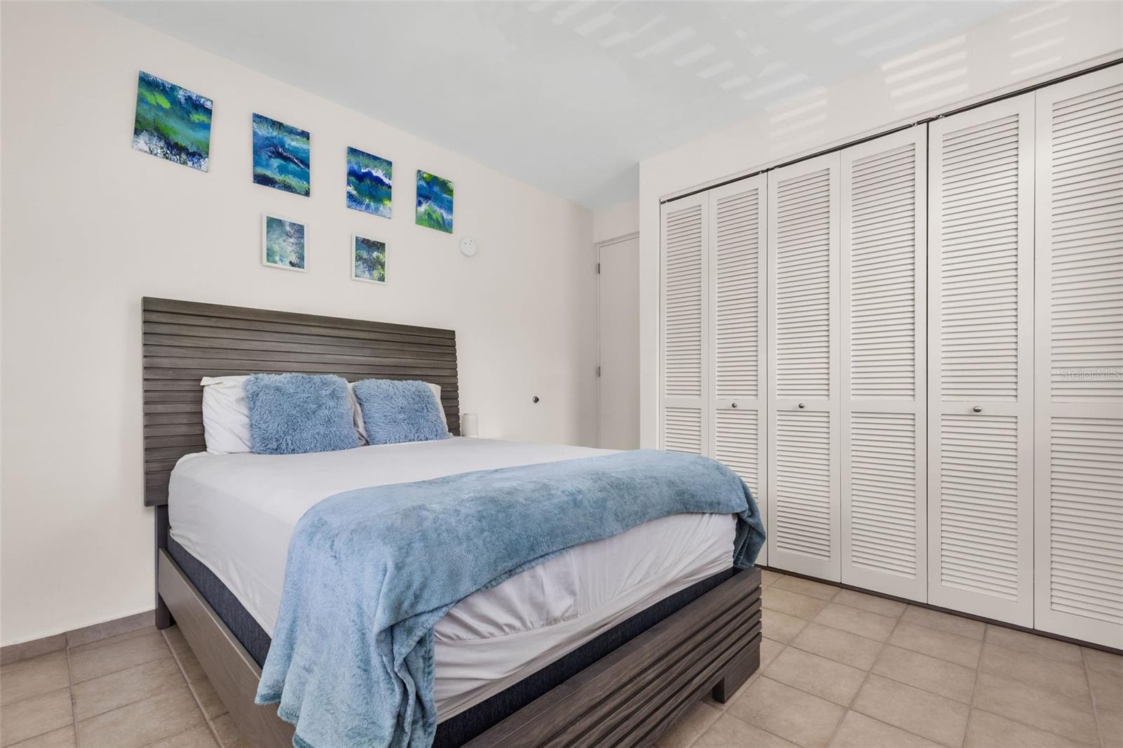 COND HARBOUR LAKES - Residential