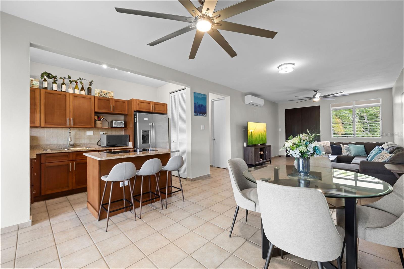 COND HARBOUR LAKES - Residential