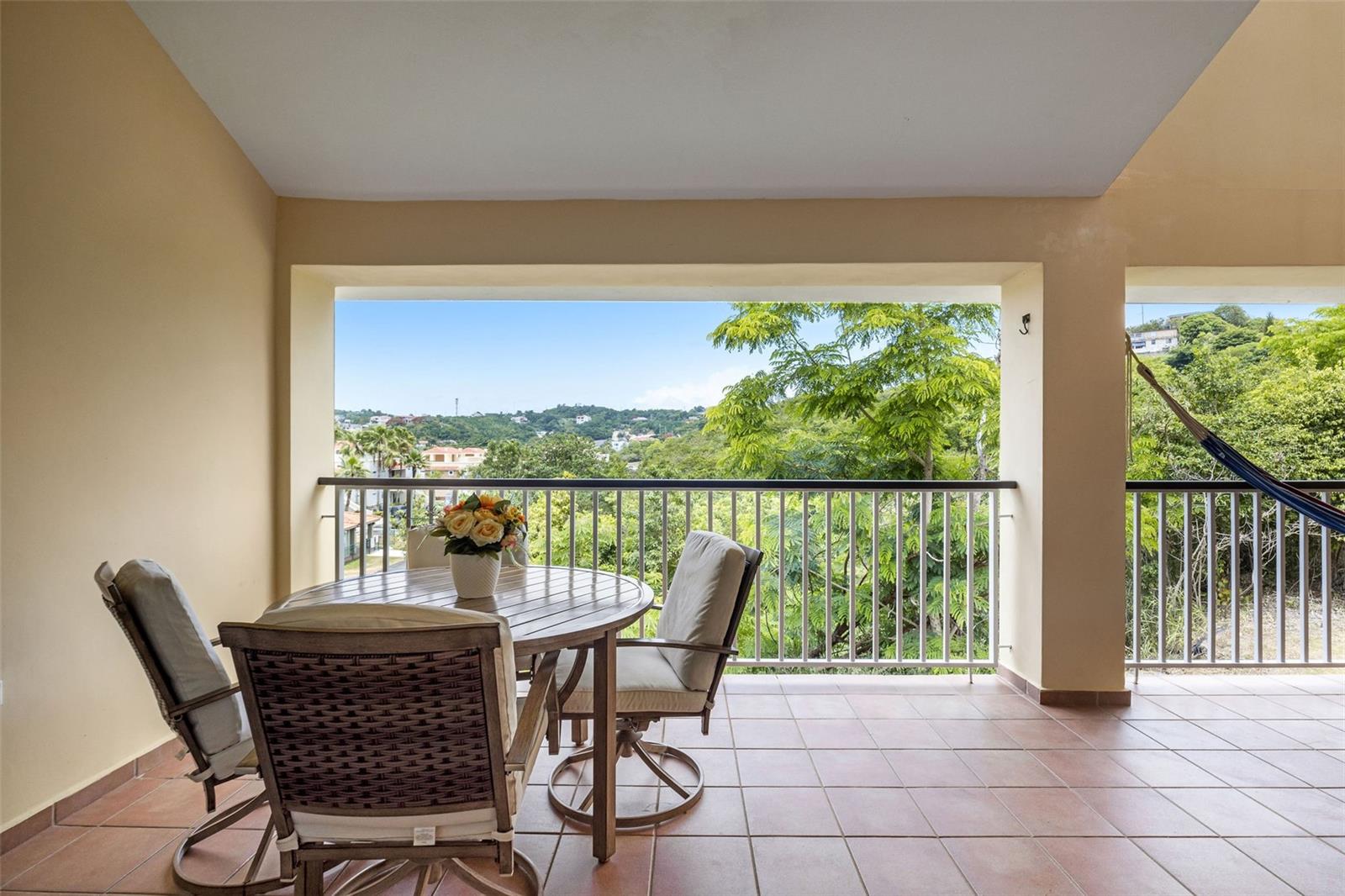 COND HARBOUR LAKES - Residential