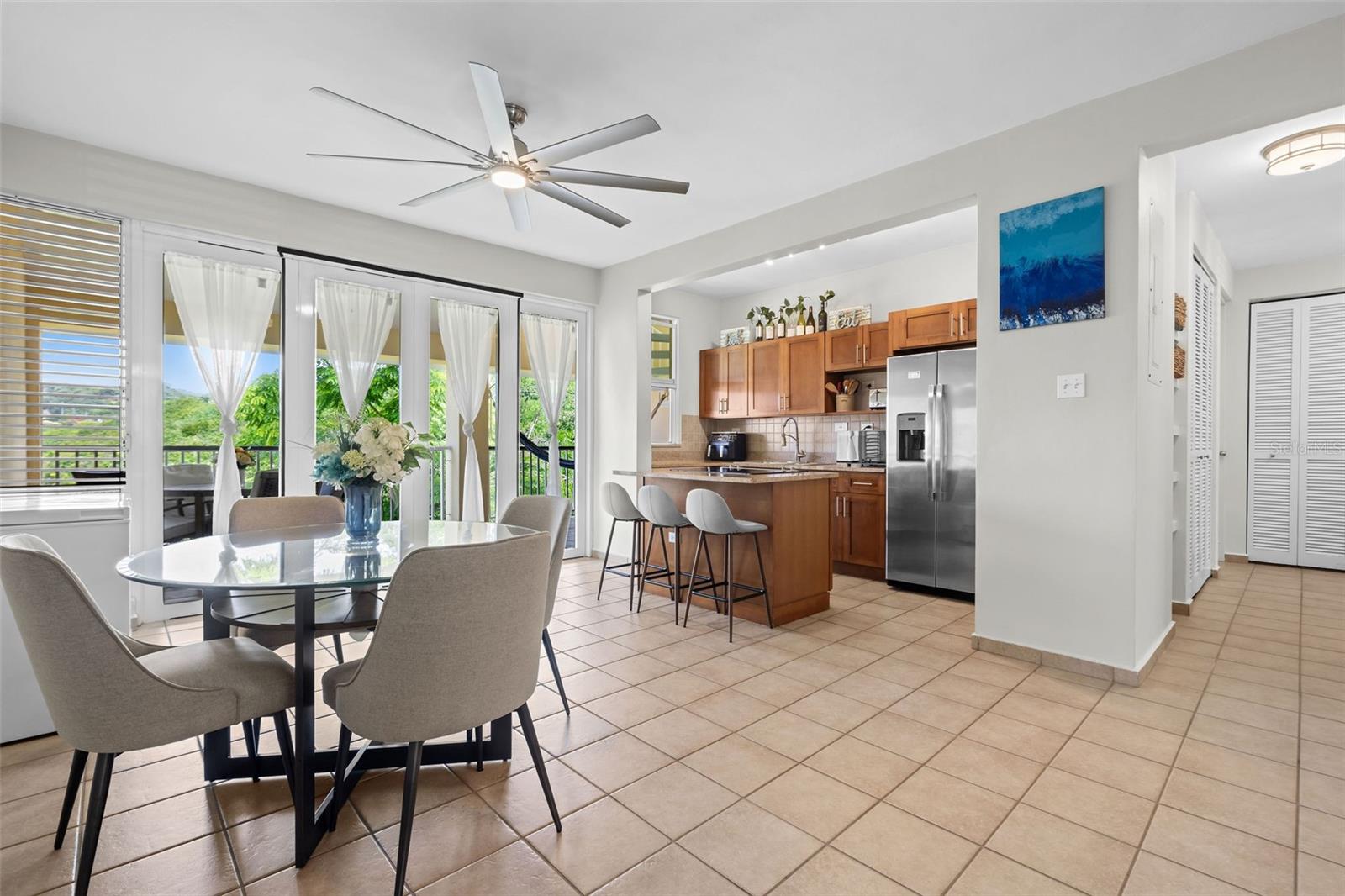 COND HARBOUR LAKES - Residential