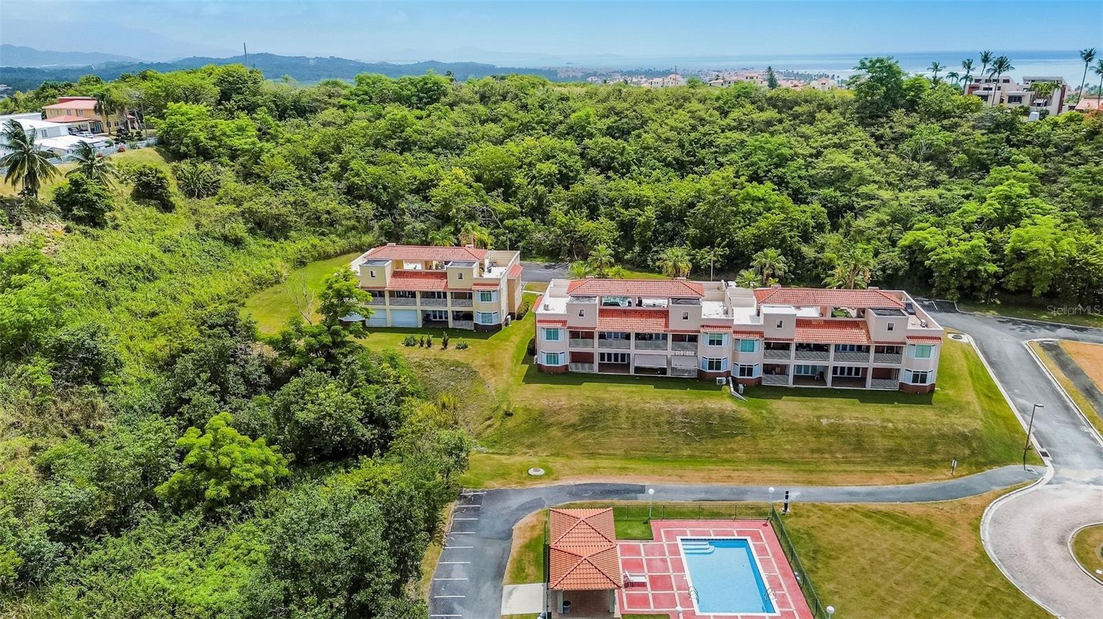 COND HARBOUR LAKES - Residential