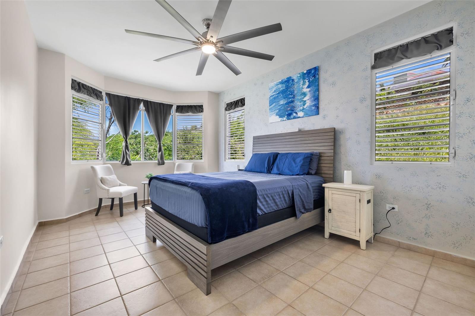 COND HARBOUR LAKES - Residential