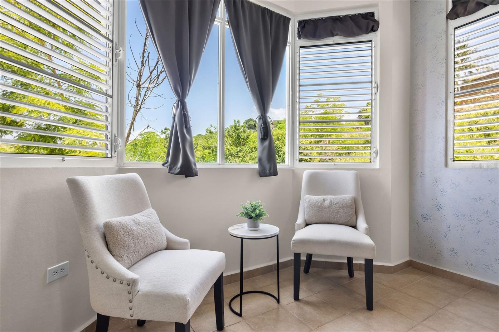 COND HARBOUR LAKES - Residential