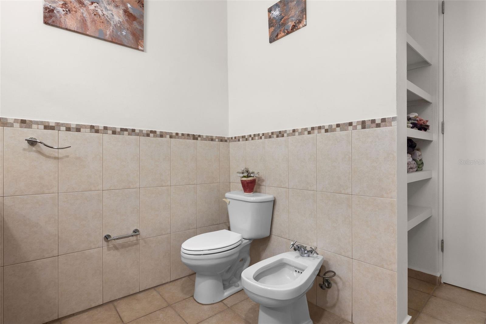 COND HARBOUR LAKES - Residential