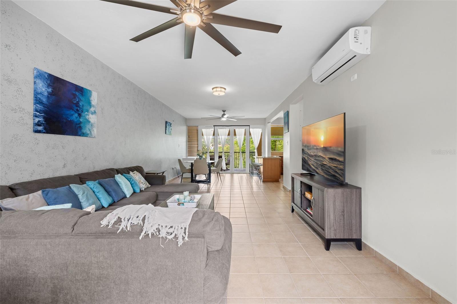 COND HARBOUR LAKES - Residential