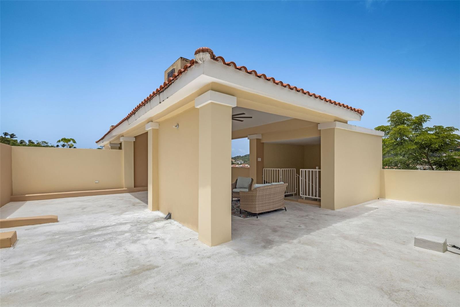 COND HARBOUR LAKES - Residential