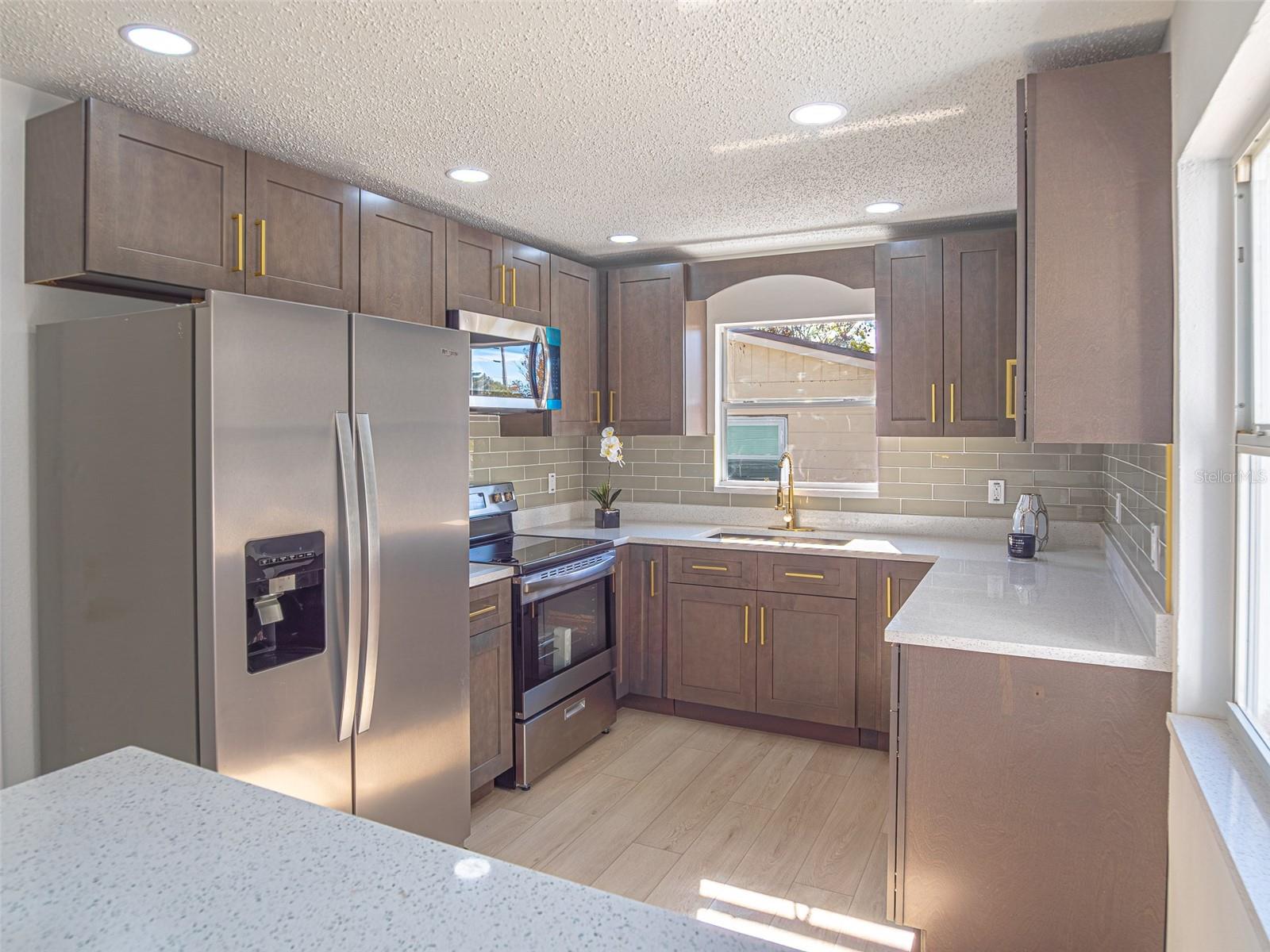 THE LAKES - Residential