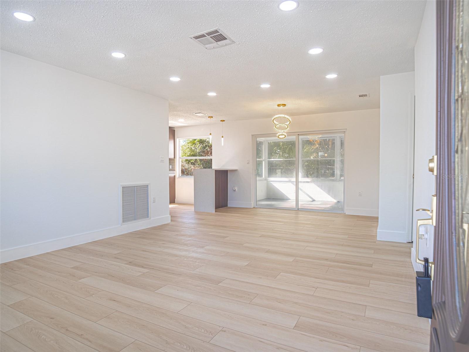 THE LAKES - Residential