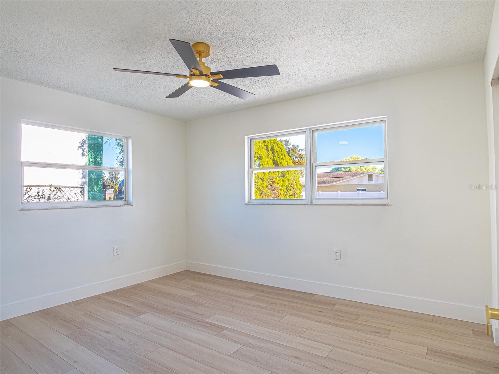 THE LAKES - Residential