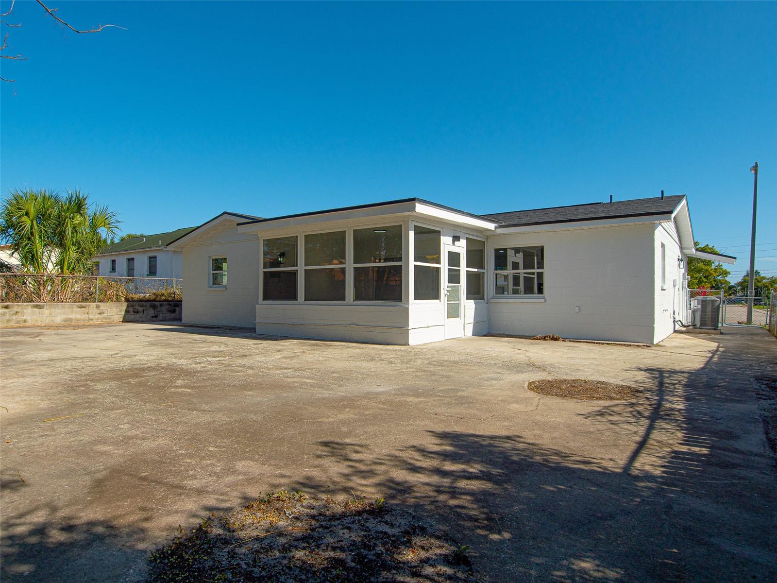 THE LAKES - Residential