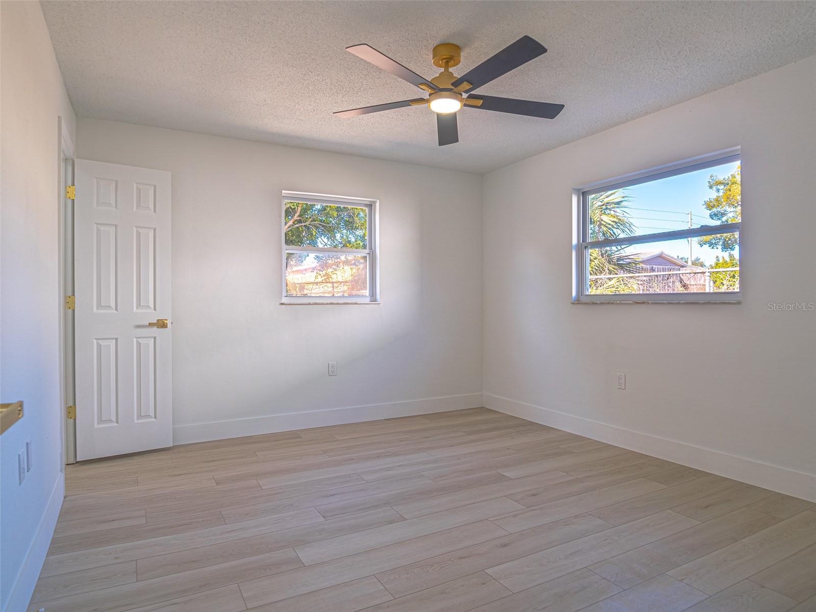 THE LAKES - Residential