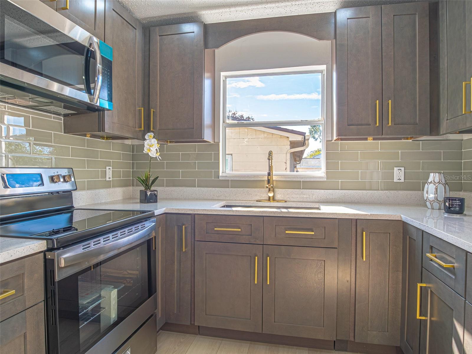 THE LAKES - Residential