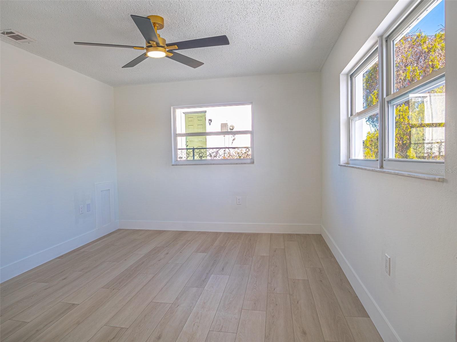 THE LAKES - Residential