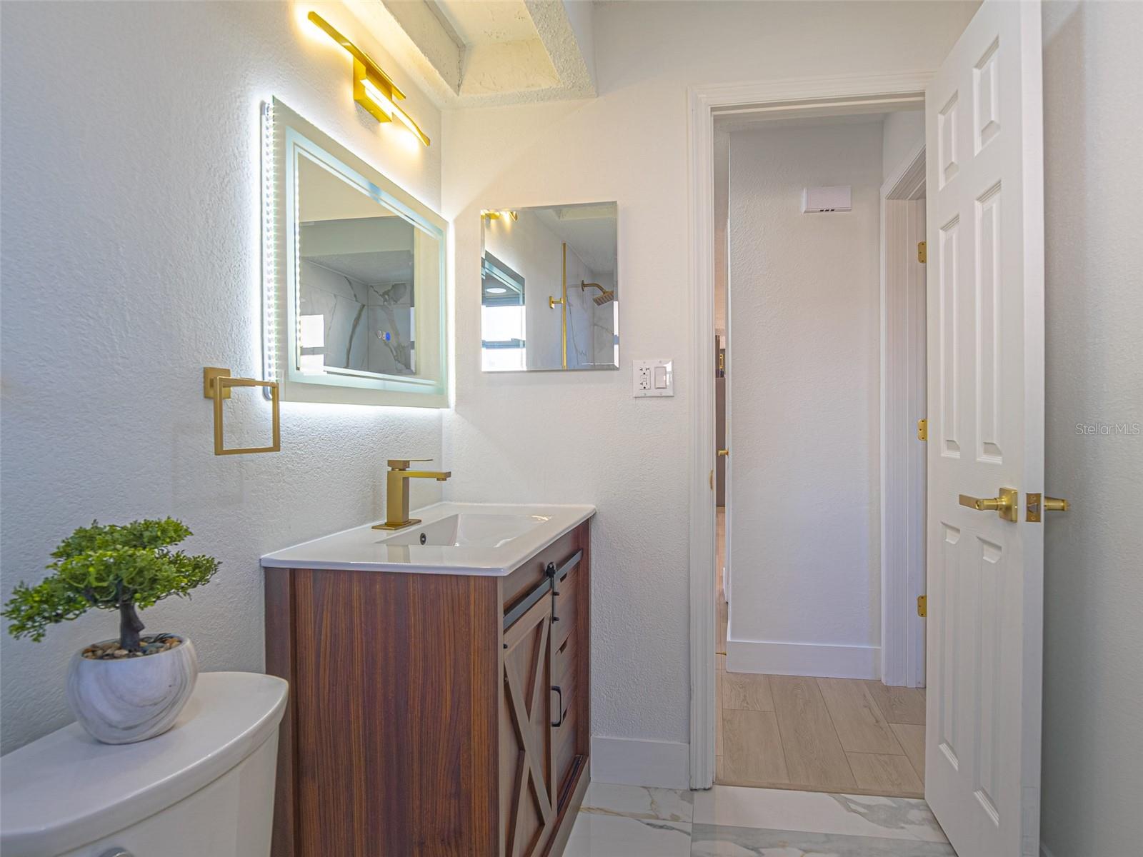 THE LAKES - Residential