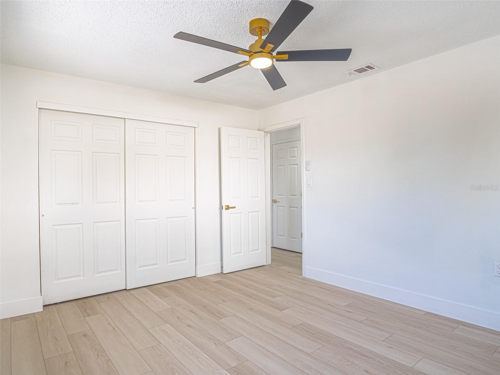 THE LAKES - Residential