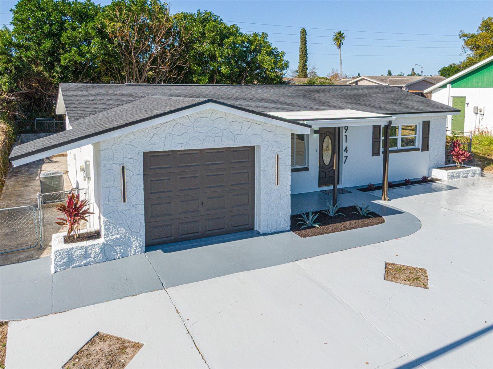 THE LAKES - Residential