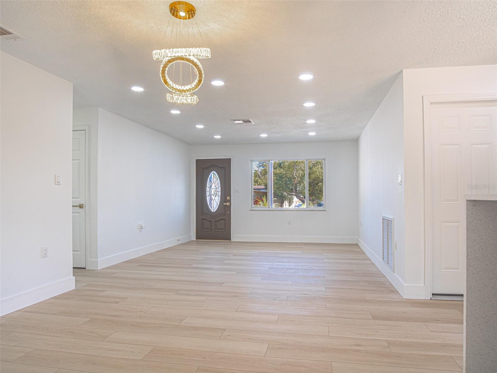 THE LAKES - Residential